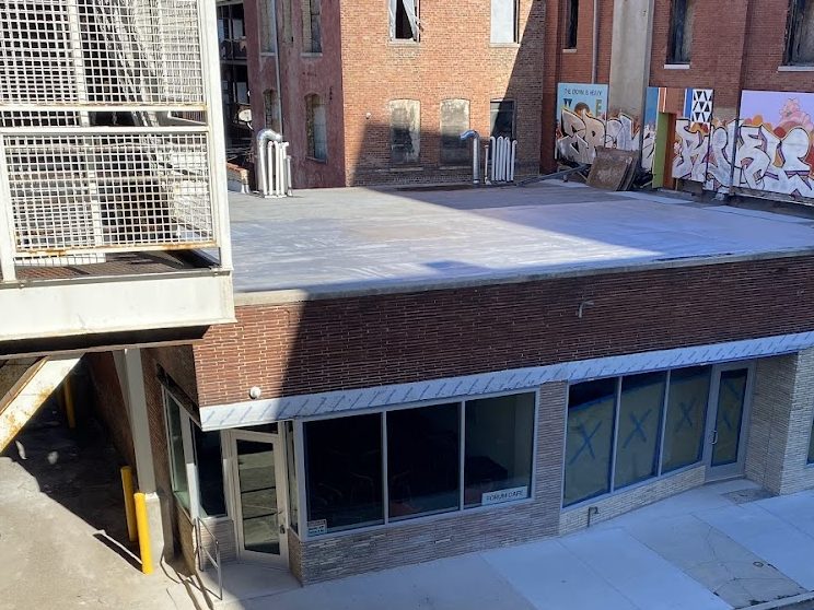 Forum cafe, forum cafe train tracks platform, 43rd El Stop